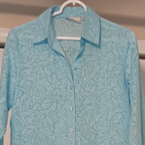 #292 3/$18 - Studio Works Blue Long Sleeve Button Down Top Size S - Picture 4 of 6